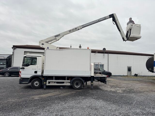 Vrachtwagen met hoogwerker MAN TGL 12.180 BB Versalift 15m 78 tkm