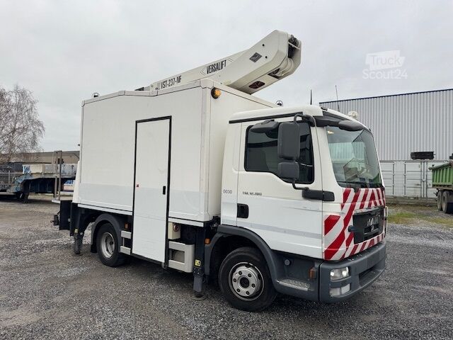Vrachtwagen met hoogwerker MAN TGL 12.180 BB Versalift 15m 78 tkm