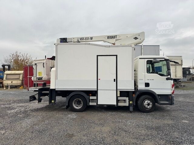 Vrachtwagen met hoogwerker MAN TGL 12.180 BB Versalift 15m 78 tkm
