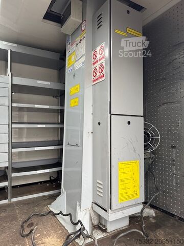 Vrachtwagen met hoogwerker MAN TGL 12.180 BB Versalift 15m 78 tkm