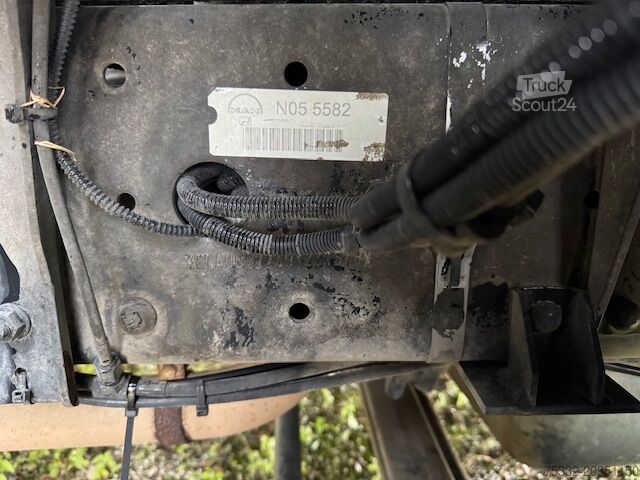 Vrachtwagen met hoogwerker MAN TGL 12.180 BB Versalift 15m 78 tkm