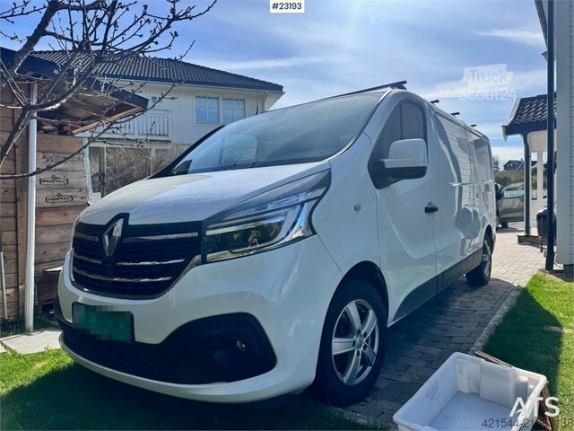 Camioneta familiar de techo alto Renault Trafic Van with 2 sets of tires