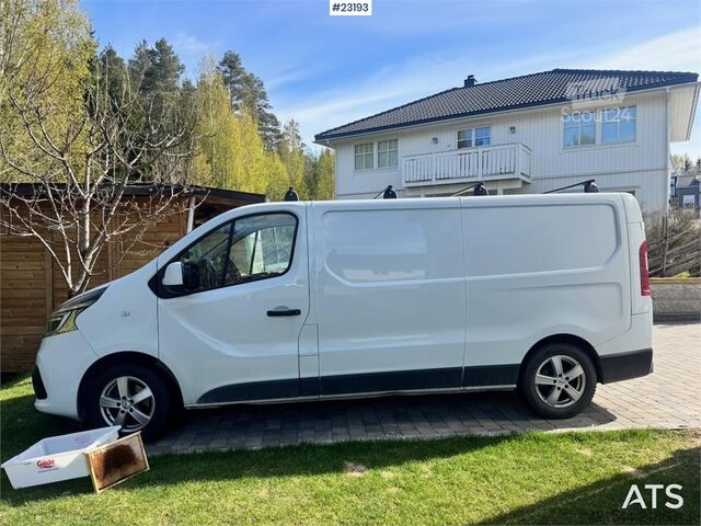 Camioneta familiar de techo alto Renault Trafic Van with 2 sets of tires