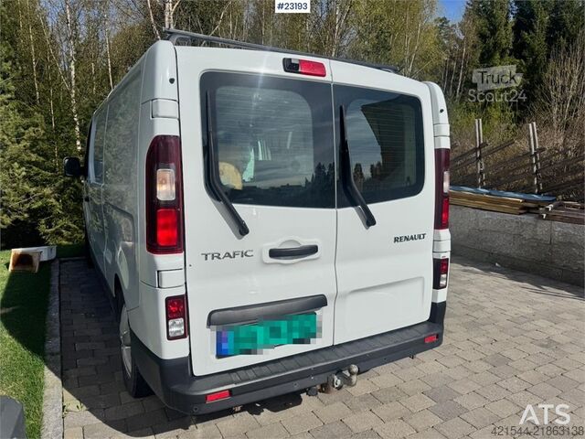 Camioneta familiar de techo alto Renault Trafic Van with 2 sets of tires