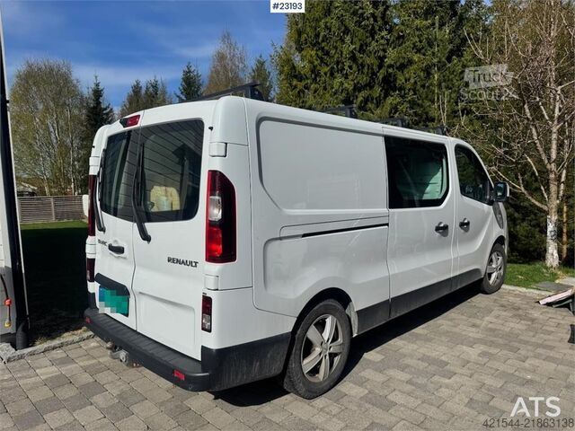 Camioneta familiar de techo alto Renault Trafic Van with 2 sets of tires
