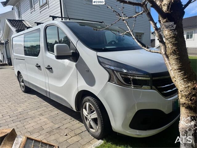 Camioneta familiar de techo alto Renault Trafic Van with 2 sets of tires