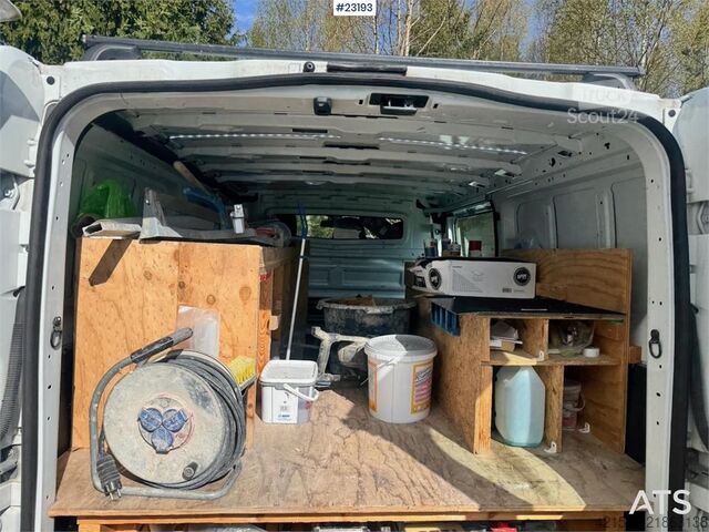 Camioneta familiar de techo alto Renault Trafic Van with 2 sets of tires