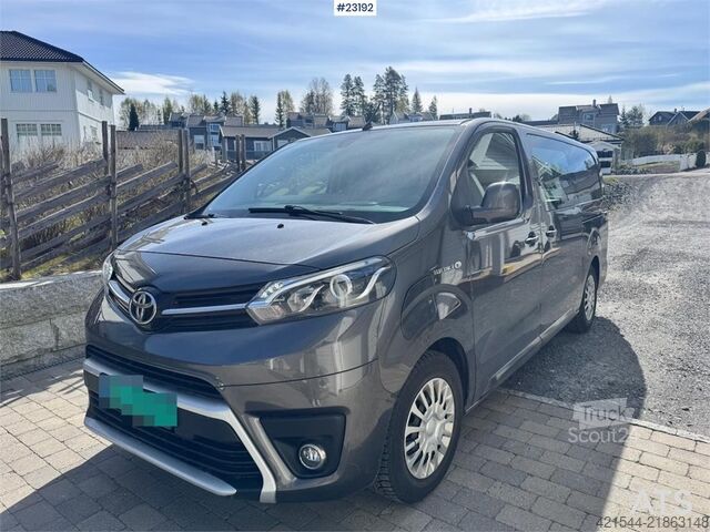 Station wagon con tetto alto Toyota Proace van with 2 sets of tires.