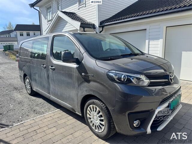Aukšto stogo universalas Toyota Proace van with 2 sets of tires.