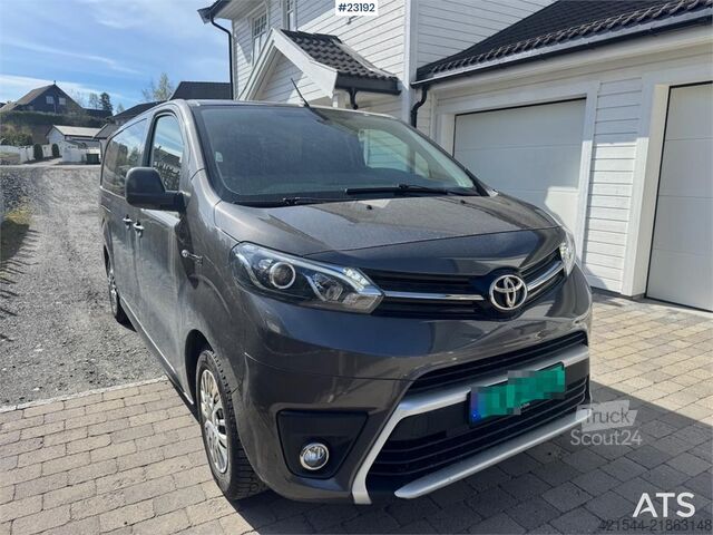 Aukšto stogo universalas Toyota Proace van with 2 sets of tires.