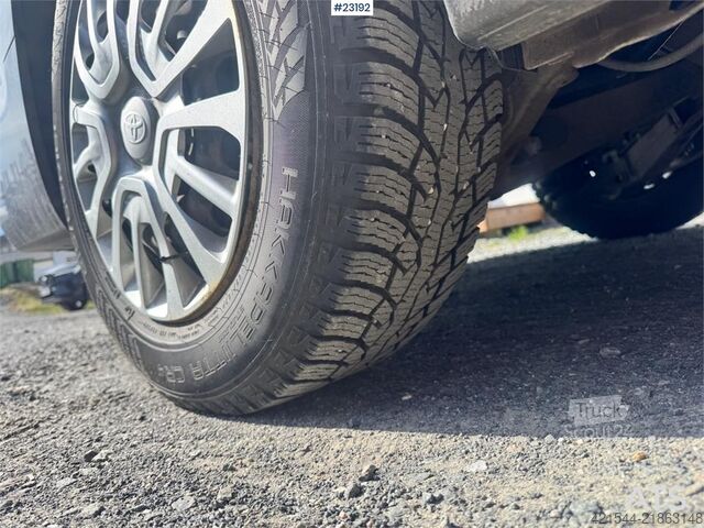 Aukšto stogo universalas Toyota Proace van with 2 sets of tires.
