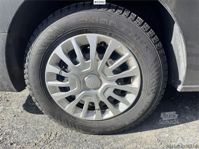 Aukšto stogo universalas Toyota Proace van with 2 sets of tires.