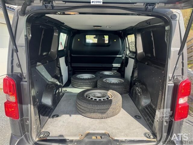 Aukšto stogo universalas Toyota Proace van with 2 sets of tires.