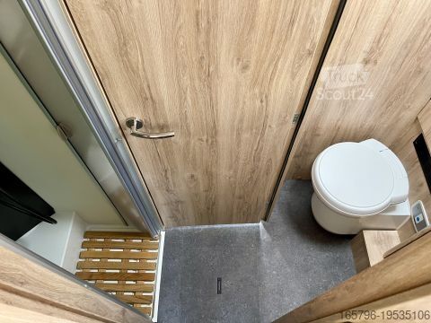 Halvintegrerad husbil Eura Mobil Profila T 720 EB Mondial Edition Edition 101  Preisvorteil!!!