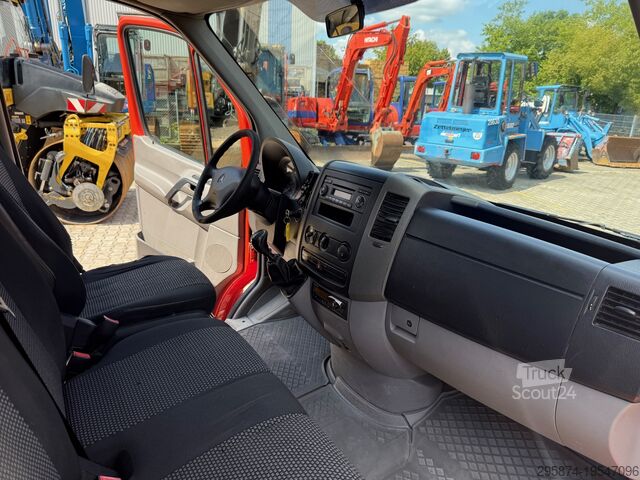 Tovornjak Mercedes-Benz 311 Sprinter Pritsche DOKA AHK