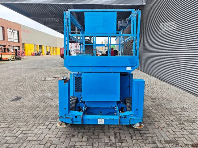 Škarjasto dvigalo Genie GS 3369 4x4