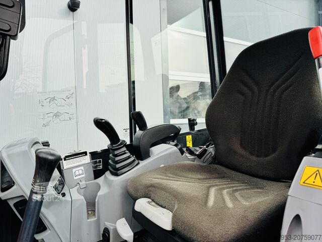 Miniexcavadora Kubota U27-4