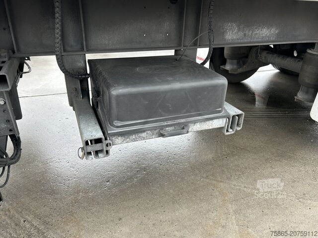 čemodāns Fruehauf FSR MD4 / Box / Loadlift 2000 kg / Lift axle