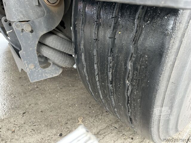 čemodāns Fruehauf FSR MD4 / Box / Loadlift 2000 kg / Lift axle