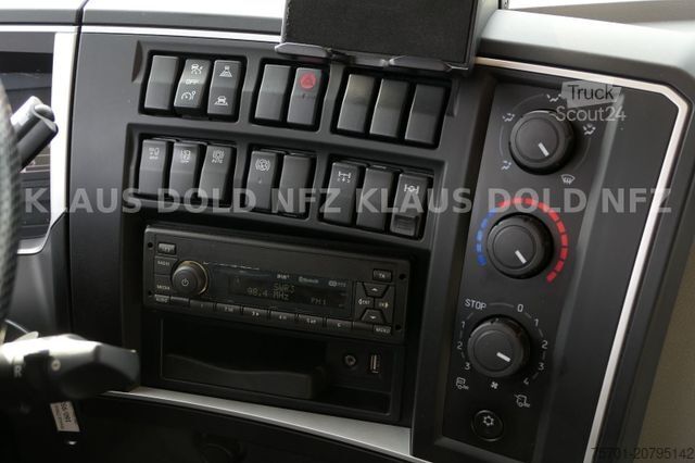 Tovorno vozilo s ravno platformo in ponjavo RENAULT DWide 18.320 Pritsche Plane Vollluft XL-Tank LBW