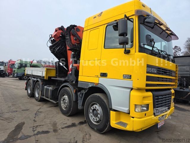 Gru montata su autocarro DAF 95XF / 8X4 / 35m Kran Palfinger PK90002 / WINCH