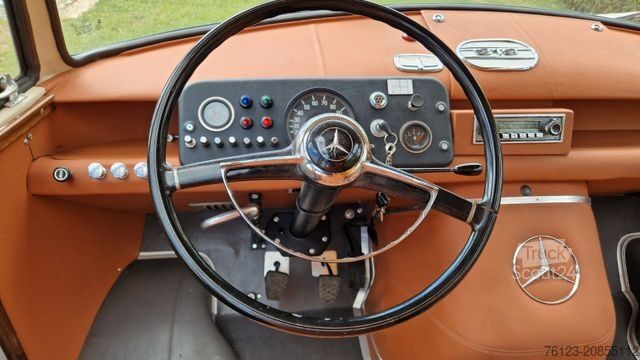 Minibus MERCEDES-BENZ Vorgänger Sprinter O 319 Samba mit Faltdach AC