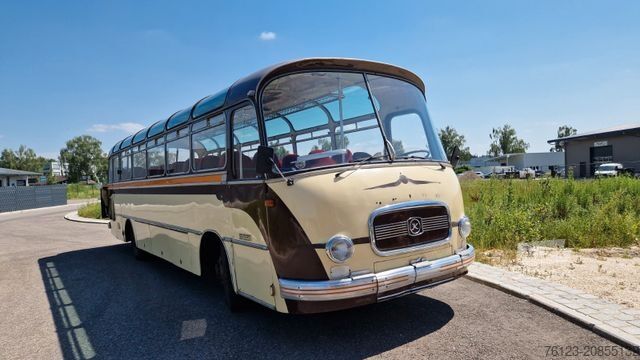 Medkrajevni avtobus SETRA Kässbohrer Setra S 11