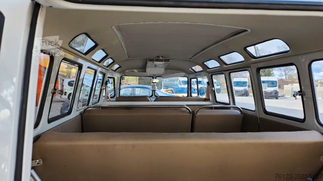 Minibus VOLKSWAGEN T 1 Samba mit Safarifenster
