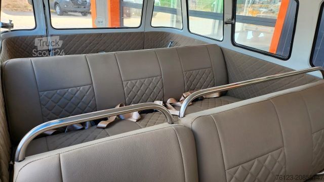 Minibus VOLKSWAGEN T 1 Samba mit Safarifenster
