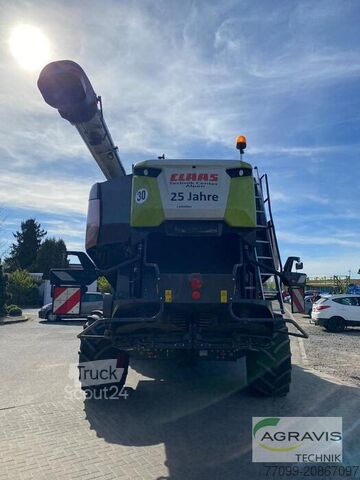 Biçerdöver Claas TRION 750
