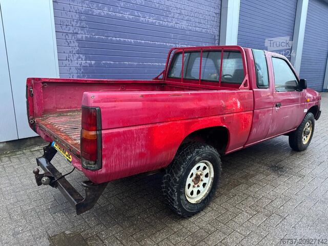 SUV Nissan KING CAB **4X4-2500DIESEL**