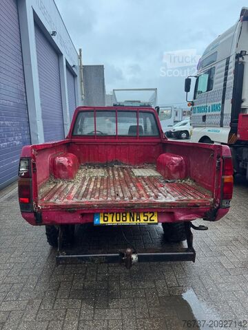 SUV Nissan KING CAB **4X4-2500DIESEL**