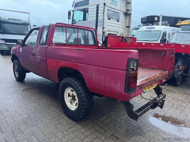 SUV Nissan KING CAB **4X4-2500DIESEL**