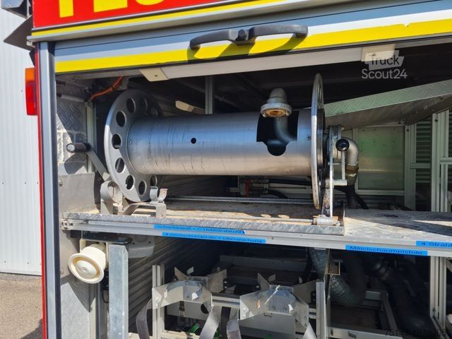 Skriňová dodávka MERCEDES-BENZ 812 D Vario Doka 6-Sitzer Feuerwehr TSF-W AHK