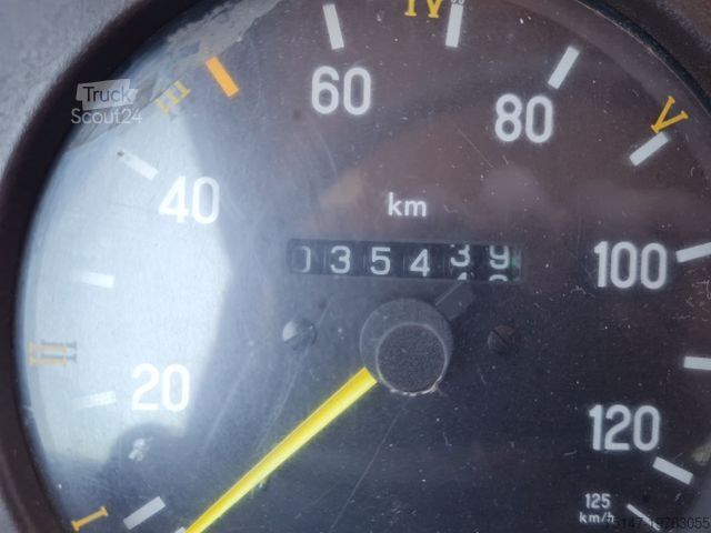 Skriňová dodávka MERCEDES-BENZ 711 D Vario Doka 9-Sitzer Feuerwehr LF8 Pumpe