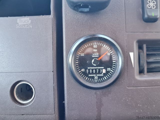 Skriňová dodávka MERCEDES-BENZ 711 D Vario Doka 9-Sitzer Feuerwehr LF8 Pumpe