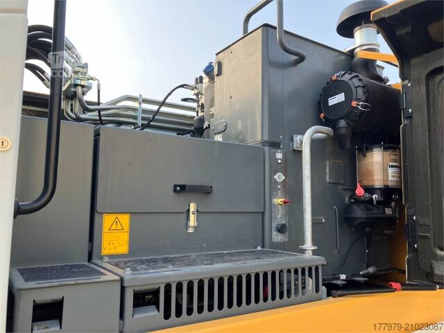 حفار متحرك LIEBHERR A920