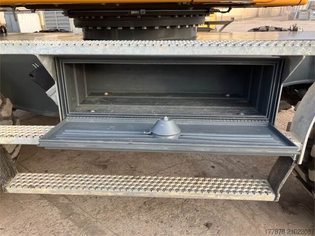 حفار متحرك LIEBHERR A920