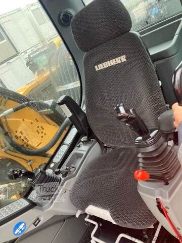 حفار متحرك LIEBHERR A920