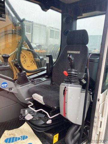 حفار متحرك LIEBHERR A920