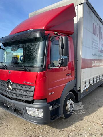 Vrachtwagen met laadbak Mercedes-Benz Atego 824 Plane Volumenzug Jumbo