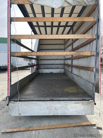 Vrachtwagen met laadbak Mercedes-Benz Atego 824 Plane Volumenzug Jumbo