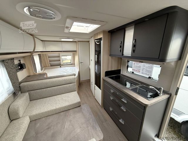 Wohnwagen HOBBY De Luxe 560 KMFe GARAGE 2000 kg