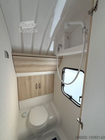 Caravan HOBBY De Luxe 560 KMFe GARAGE 2000 kg