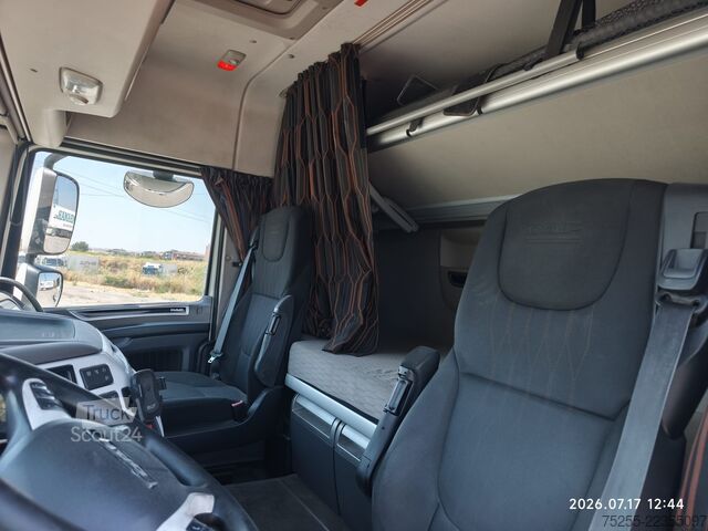Camión plataforma con toldo DAF 26.450 XF 6X2 EURO 6
