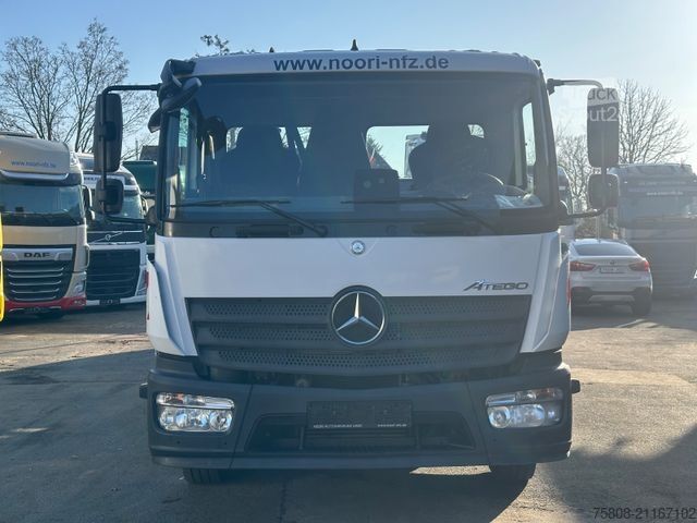 Camión volquete MERCEDES-BENZ Atego 1224 Kipper Kran Hiab XS 077 AHK Klima