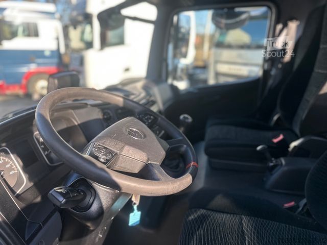 Camión volquete MERCEDES-BENZ Atego 1224 Kipper Kran Hiab XS 077 AHK Klima