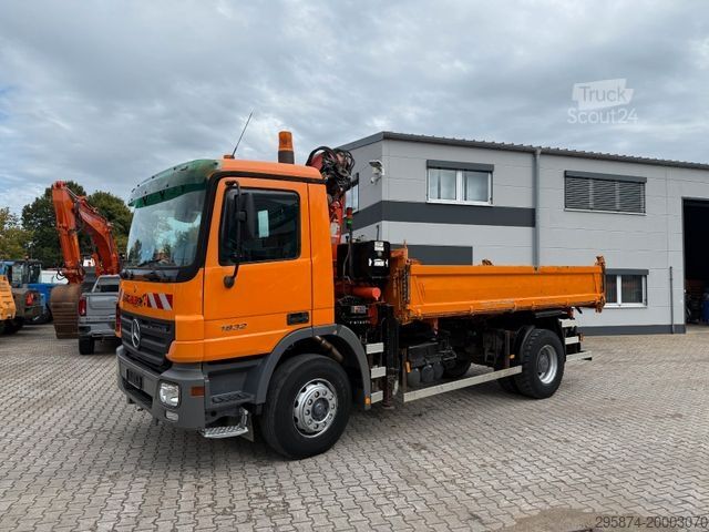 Трьохсторонній самоскид MERCEDES-BENZ 1832 Actros 3-S.-Kipper Kran Funk Greiferst. AHK