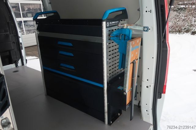 Slēgtais furgons FORD Transit Custom 2,0 TDCI 3-Sitzer L2 Top Regale