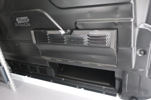 Slēgtais furgons FORD Transit Custom 2,0 TDCI 3-Sitzer L2 Top Regale